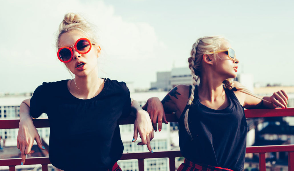 influencer-blogger-marketing-strategy-girls-rooftop-fashion-lifestyle