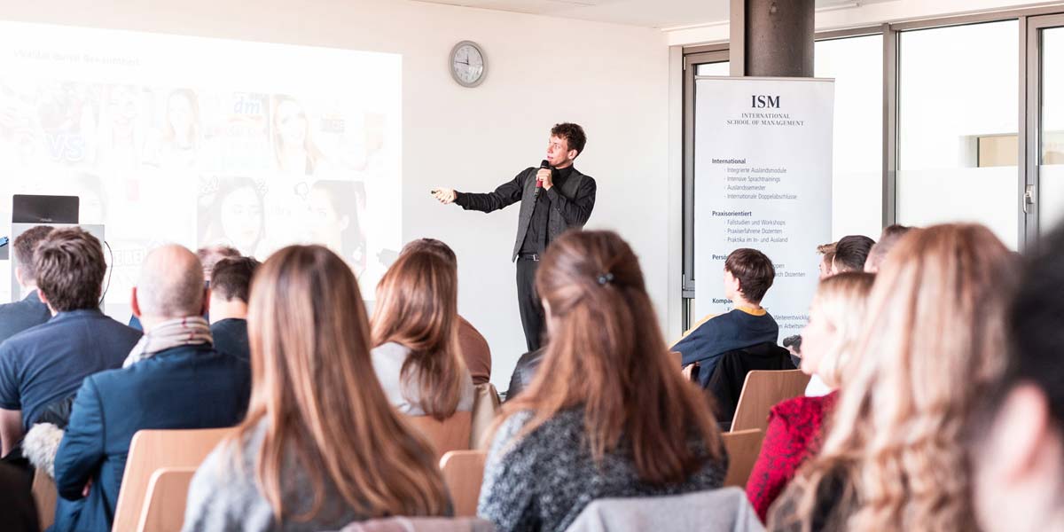 international-school-management-experte-stephan-czaja-influencer-social-media-youtube-instagram-fortbildung